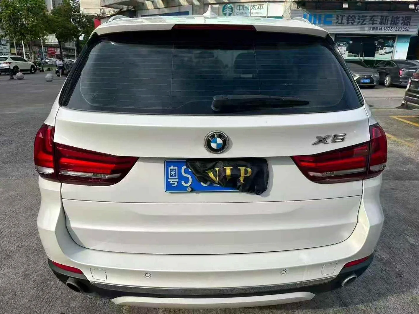 宝马X5 后面外观一