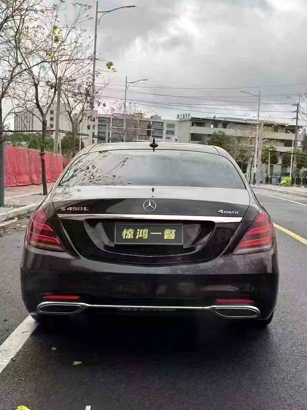 奔驰S级 后面外观二