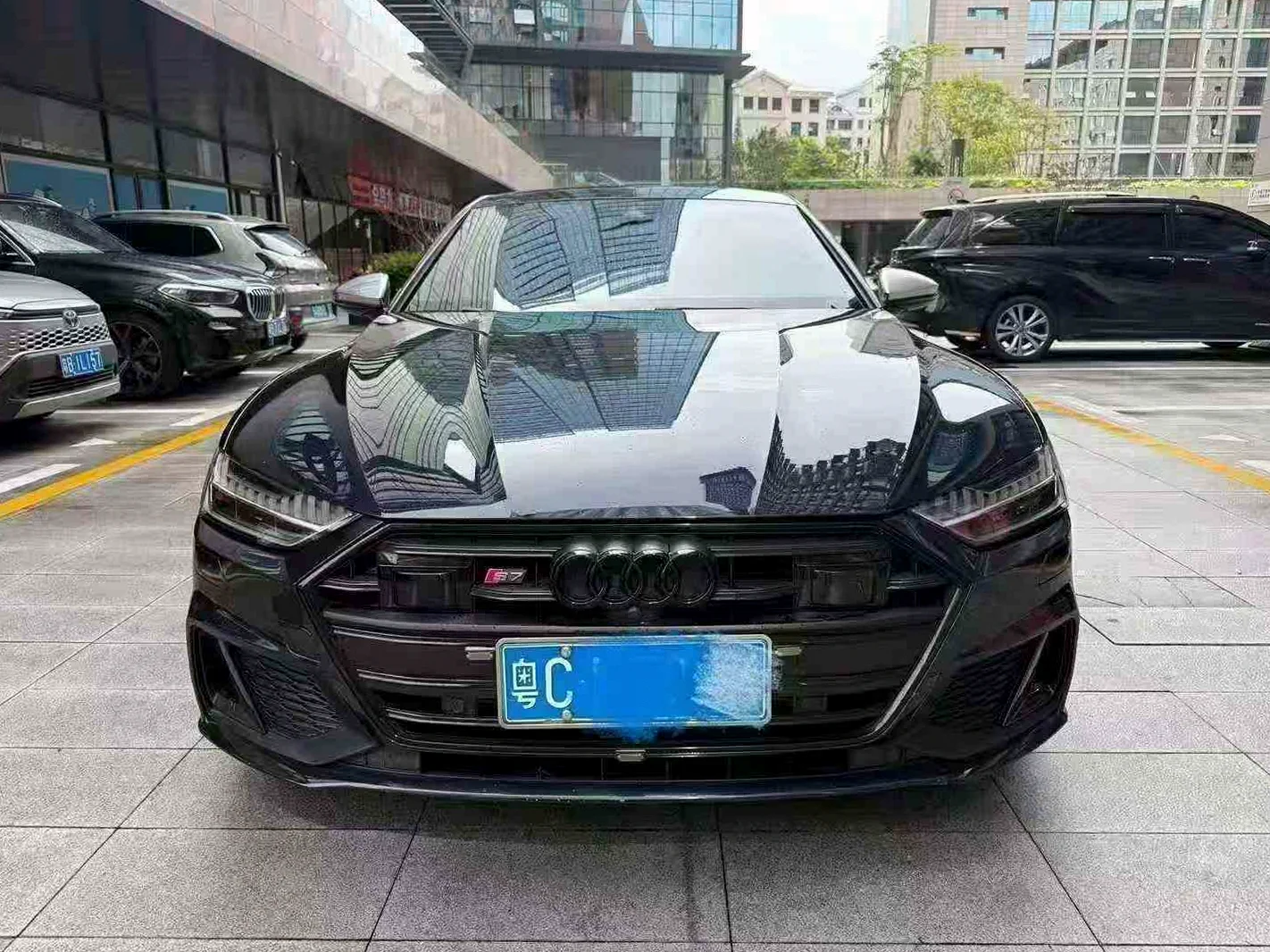 奥迪A7L 正面外观二