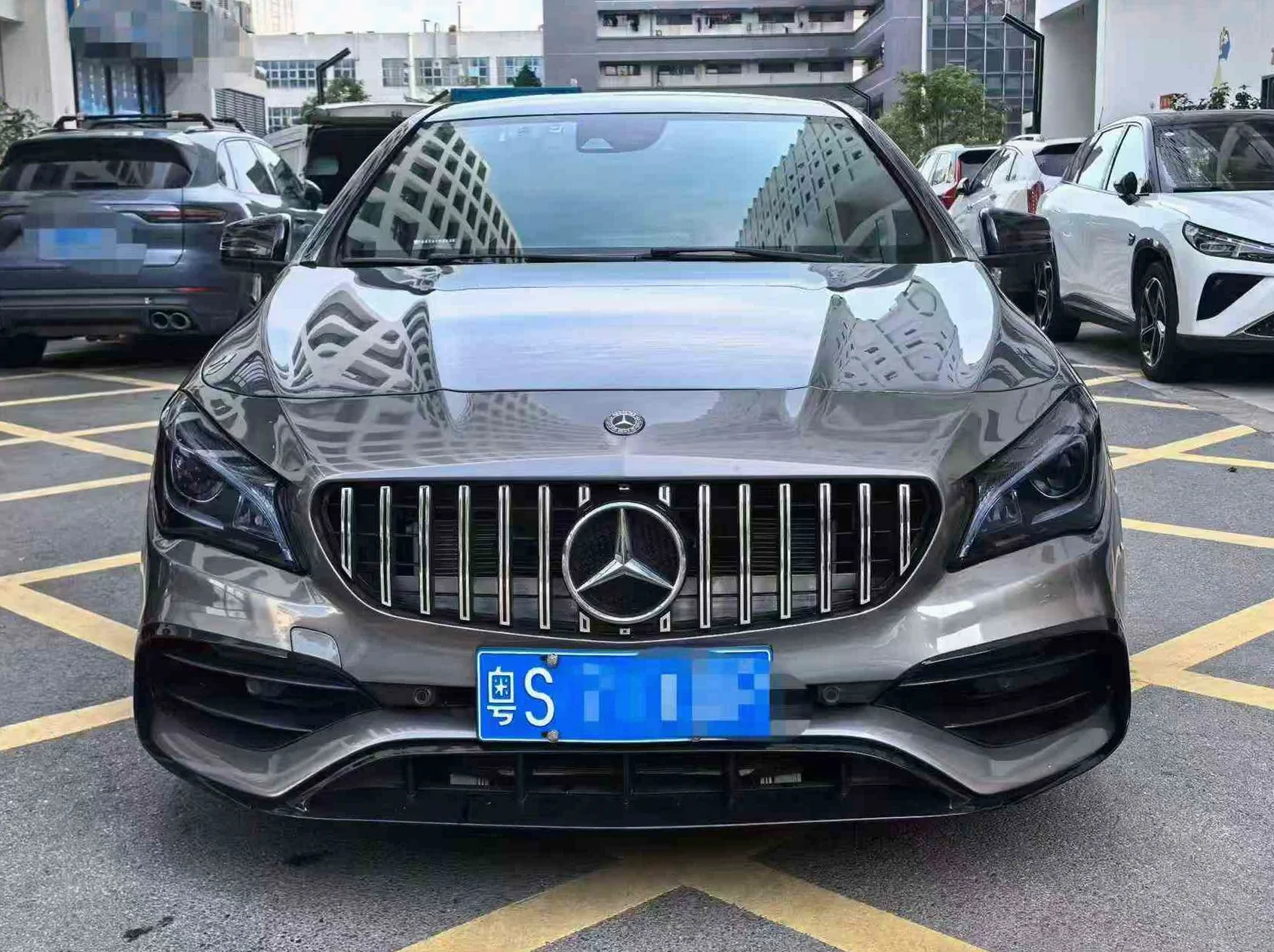 奔驰AMG 正面外观二