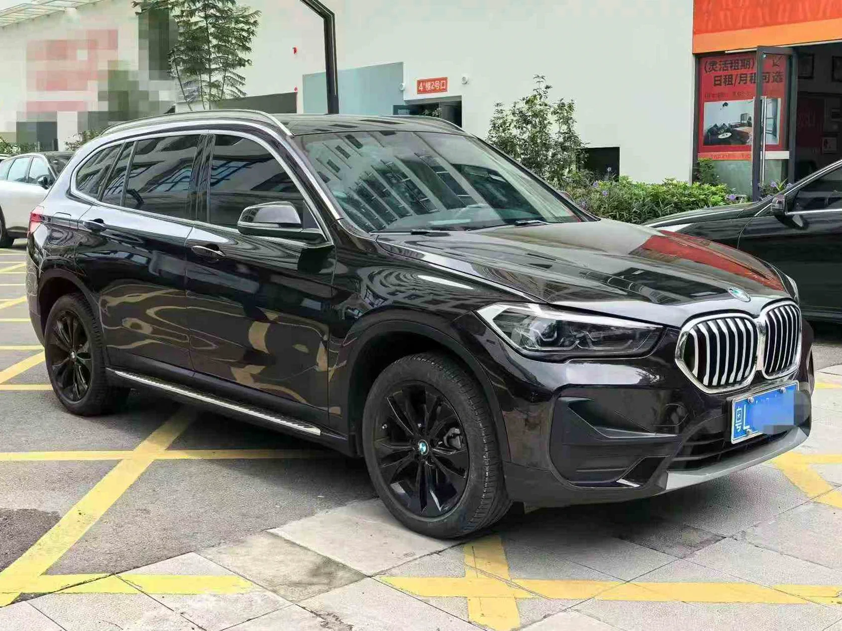 宝马X1 正面外观三