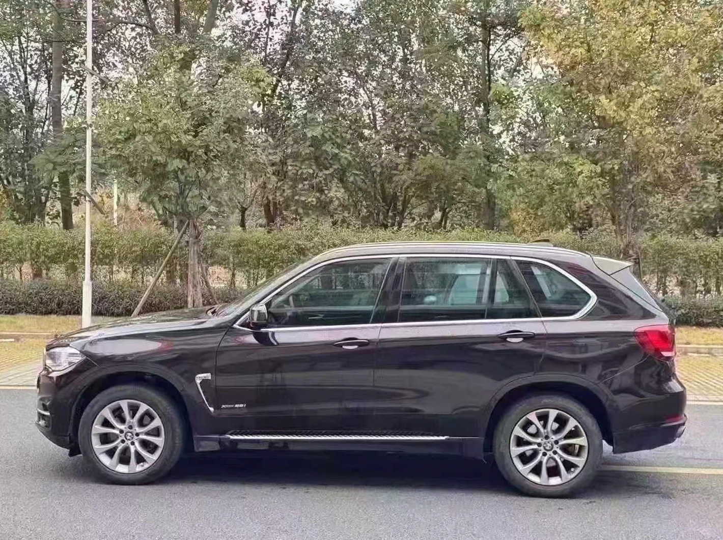 宝马X5 后面外观一