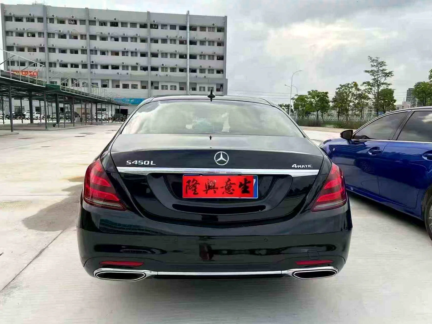 奔驰S级 后面外观二