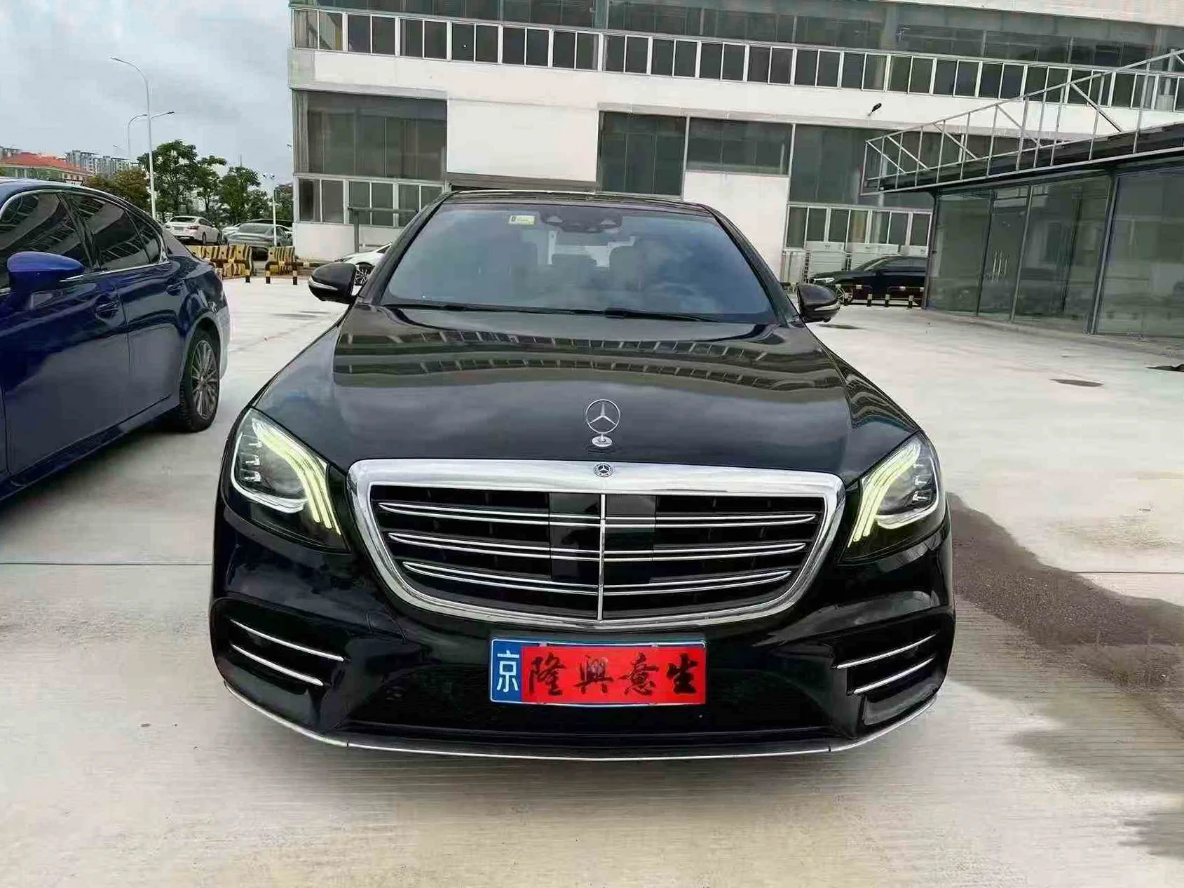 奔驰S级 正面外观二