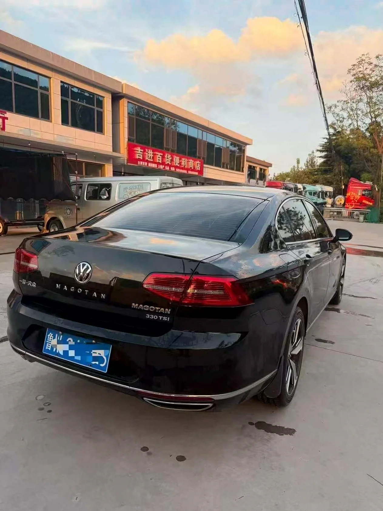 大众迈腾 后面外观一