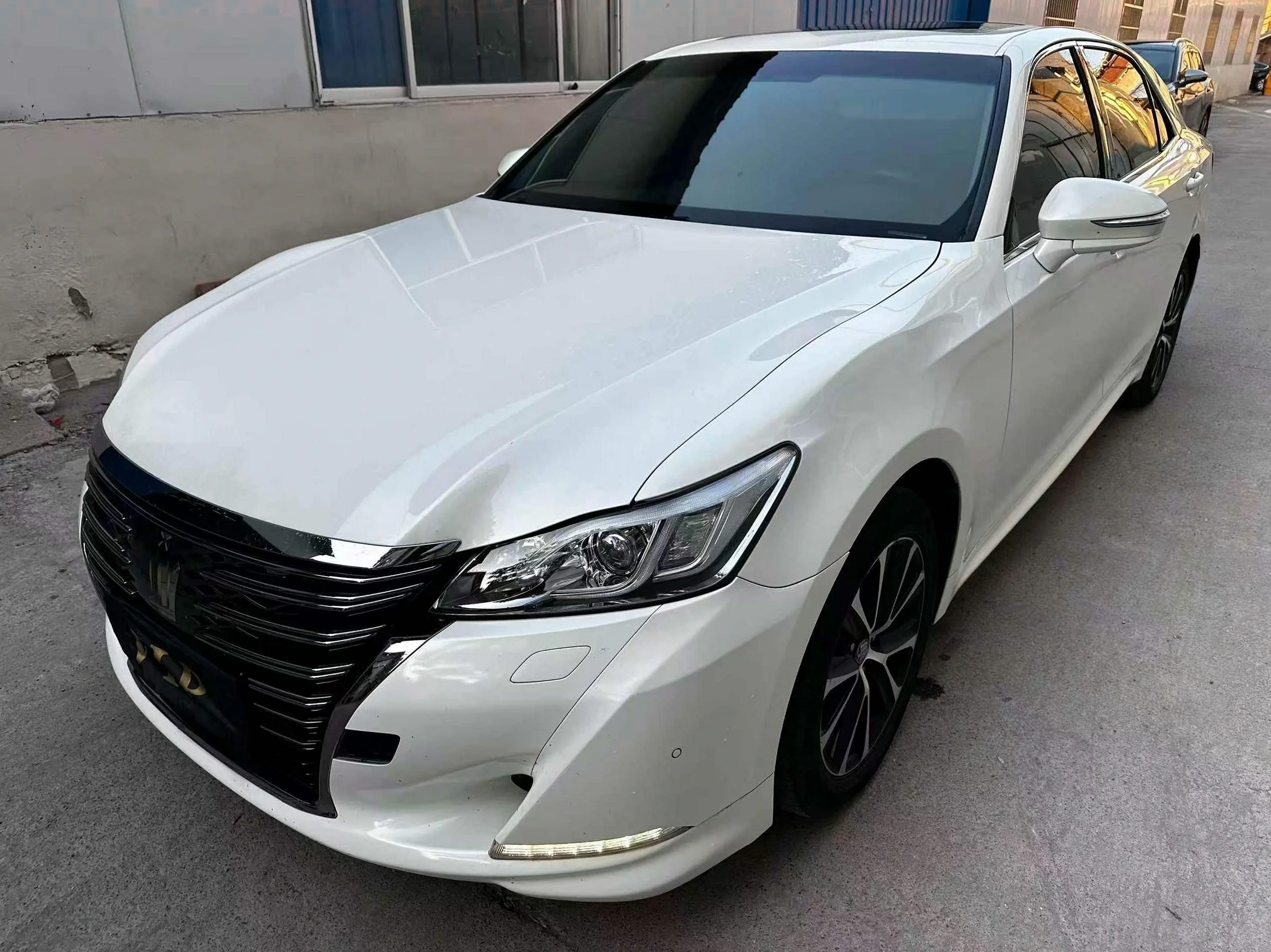 丰田皇冠 正面外观三
