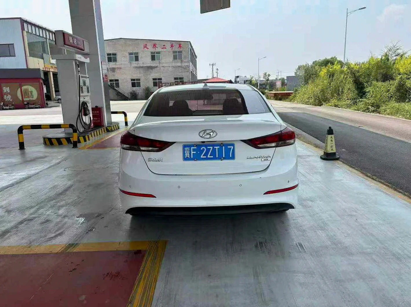 现代领动 后面外观一