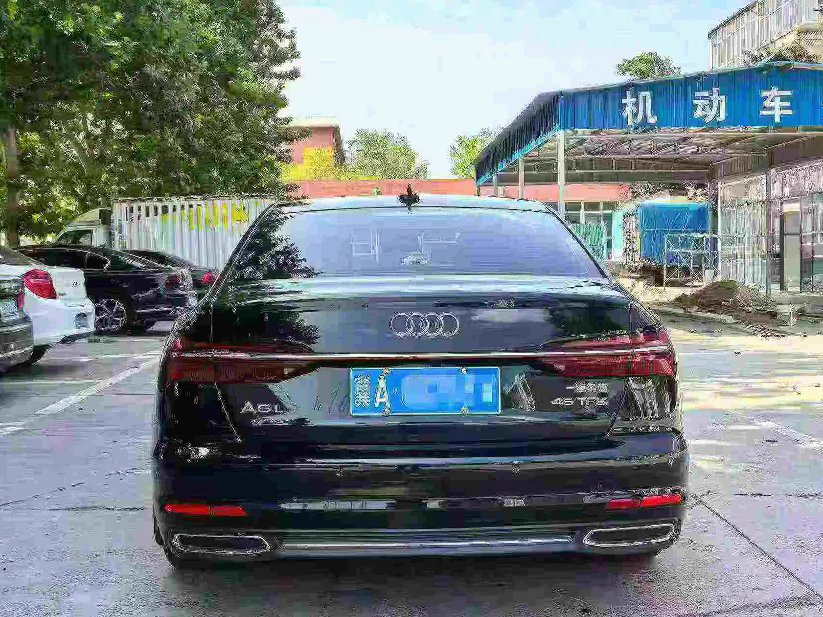 奥迪A6L 后面外观一