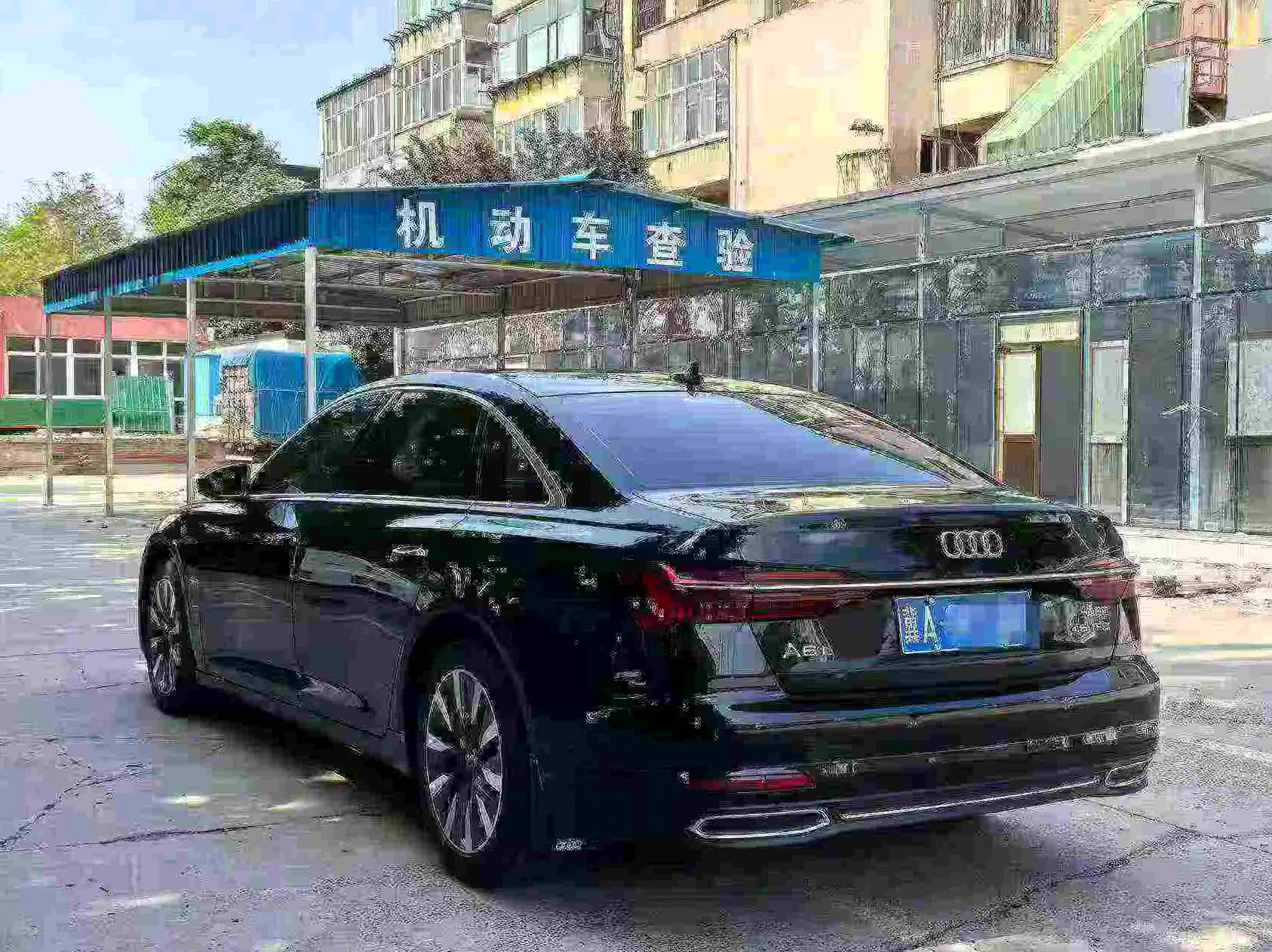奥迪A6L 后面外观三