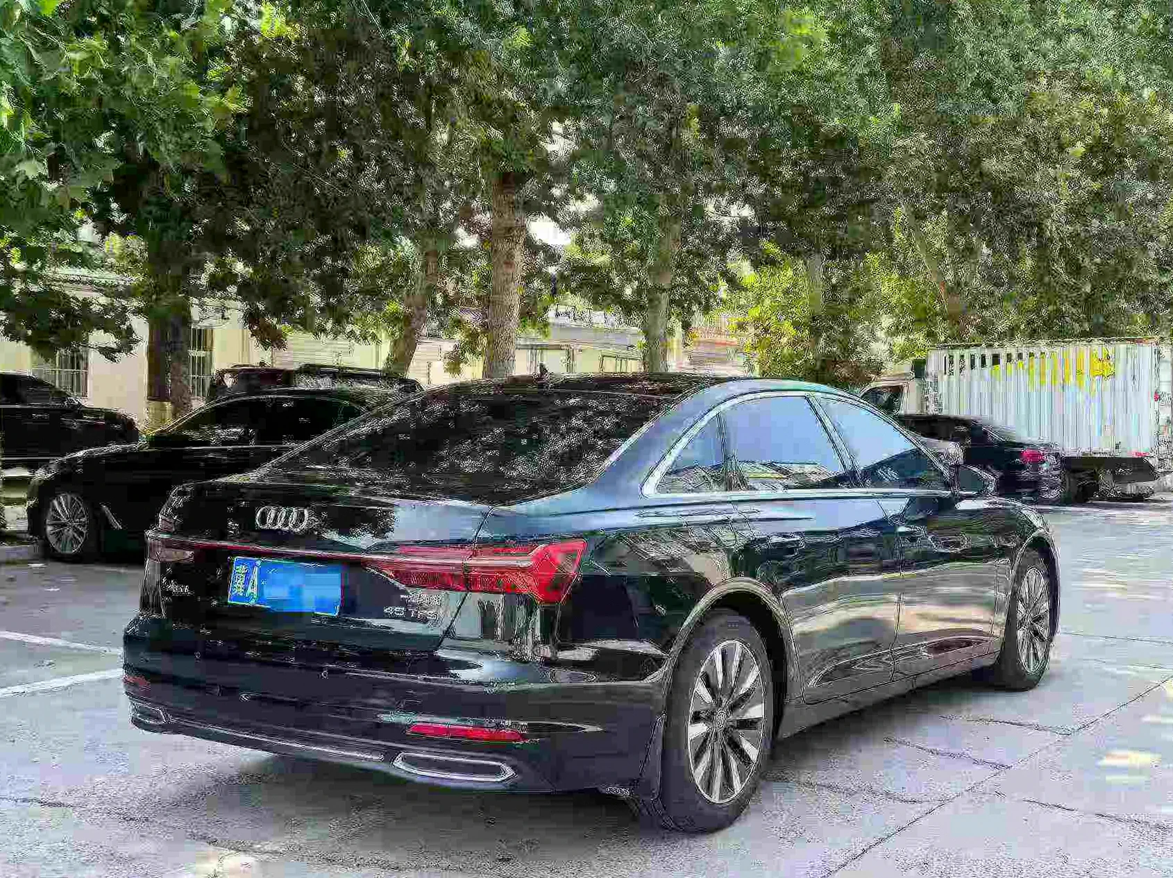 奥迪A6L 后面外观二