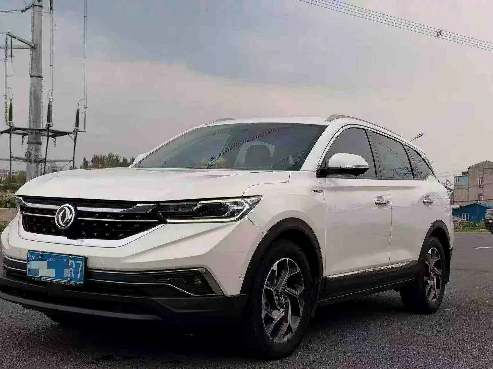 东风ax7 正面外观三