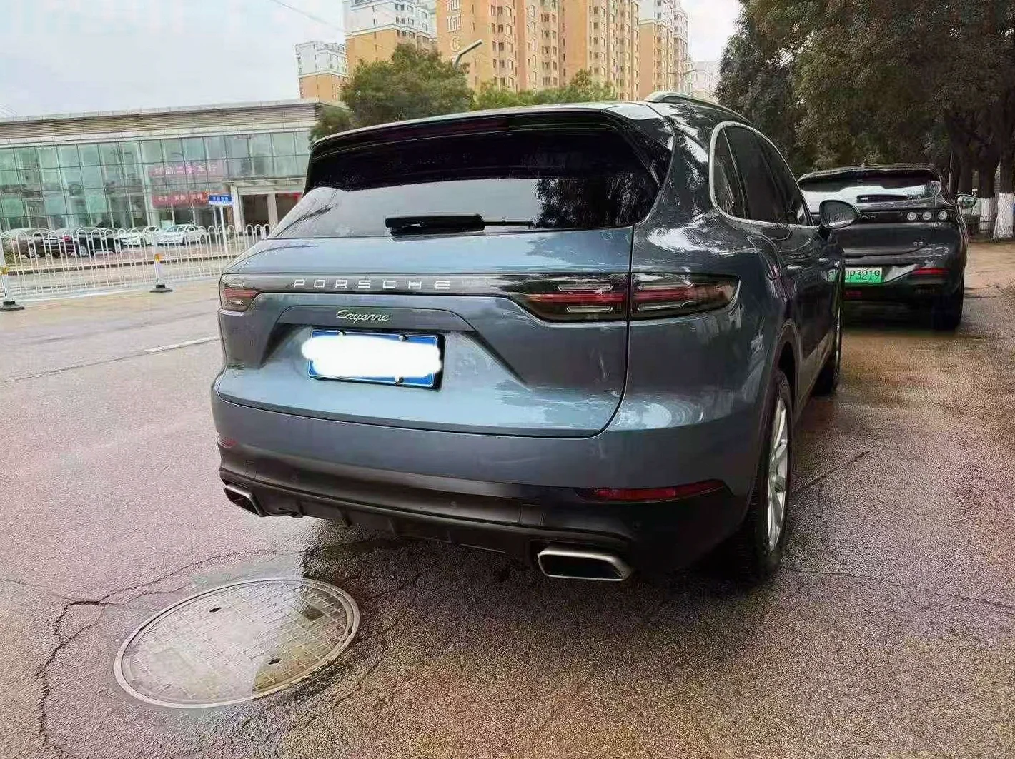 保时捷卡宴 后面外观一