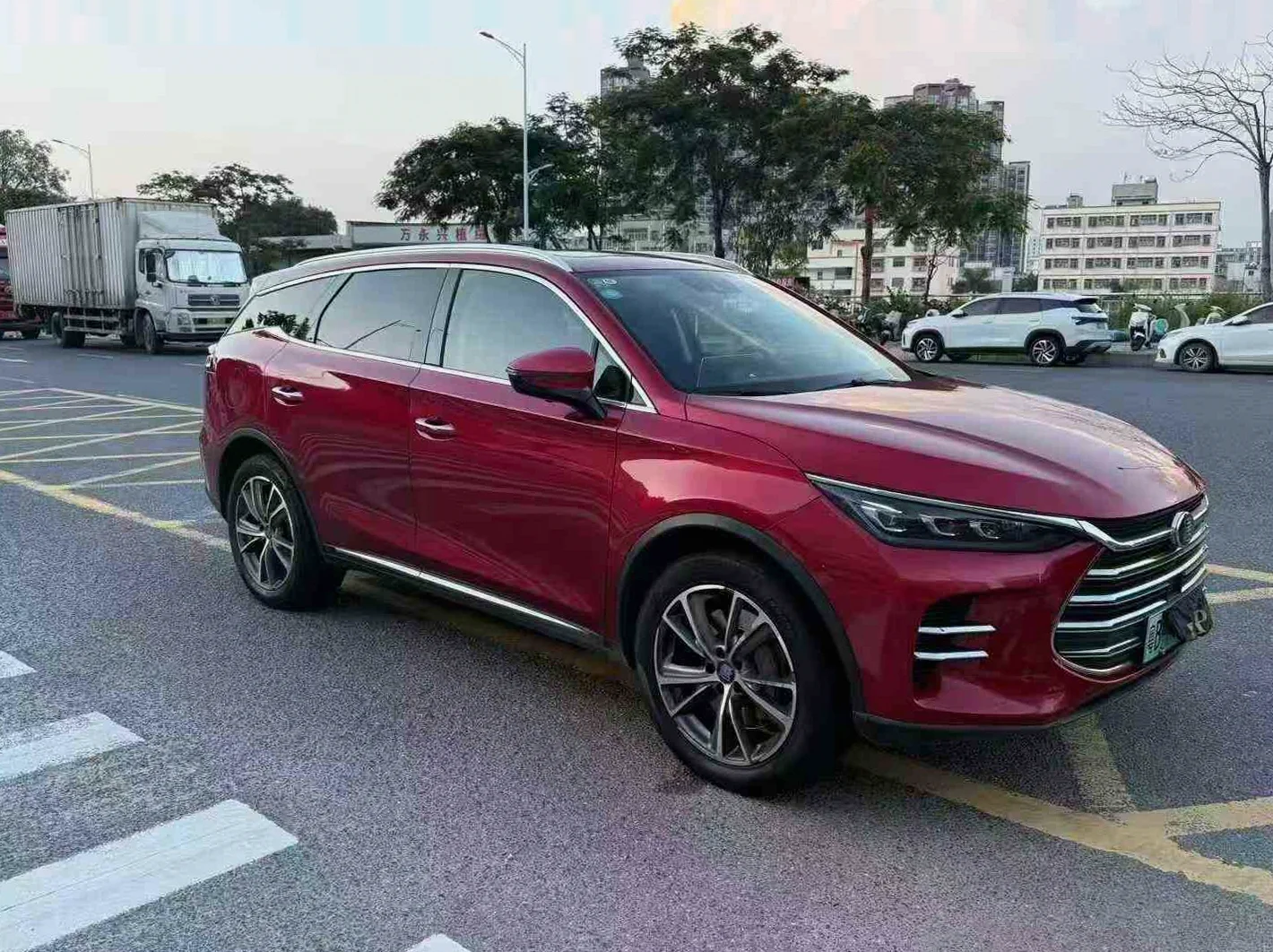 比亚迪唐 正面外观三