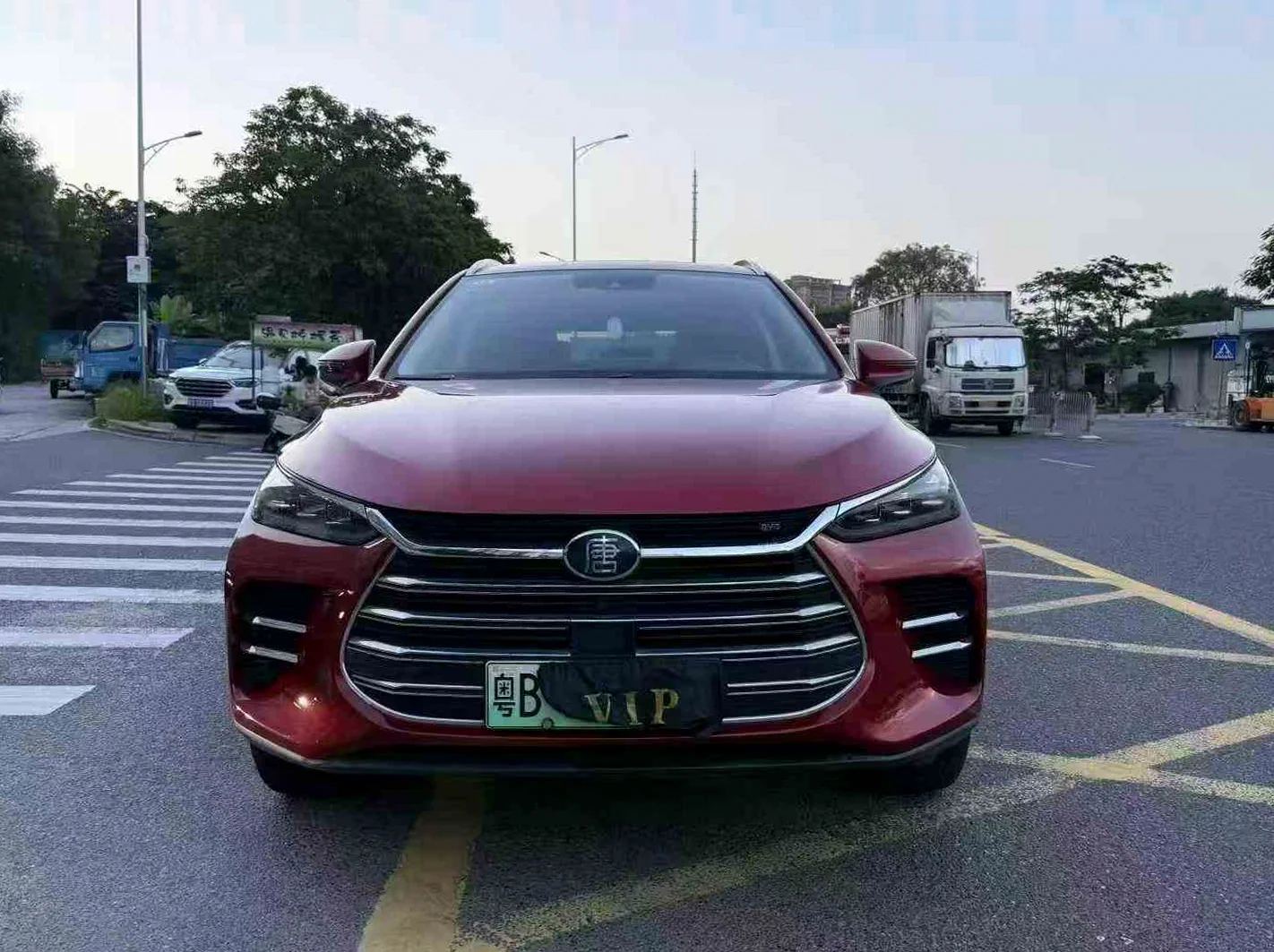 比亚迪唐 正面外观二