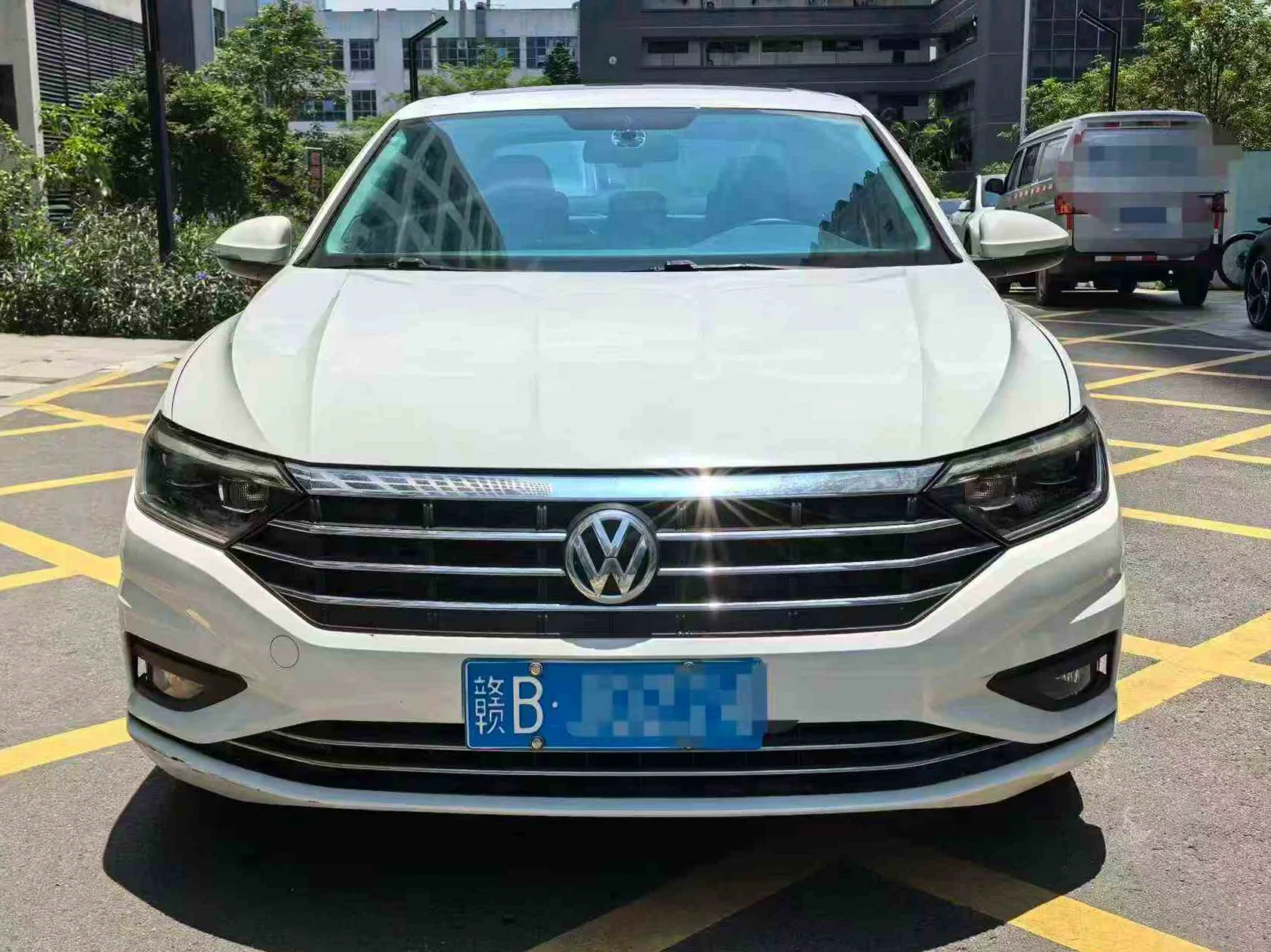 大众速腾 正面外观二