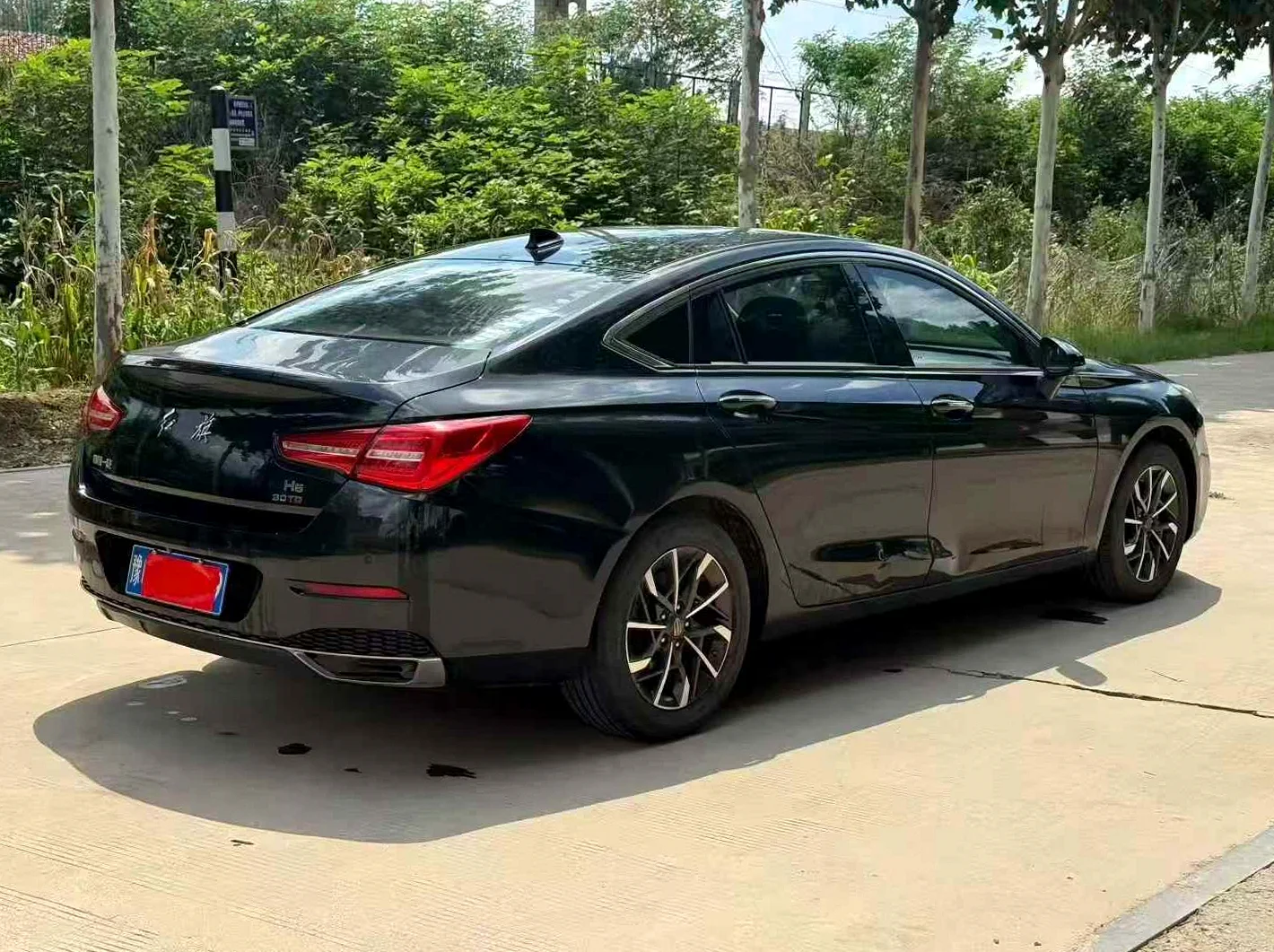 红旗H5 后面外观三