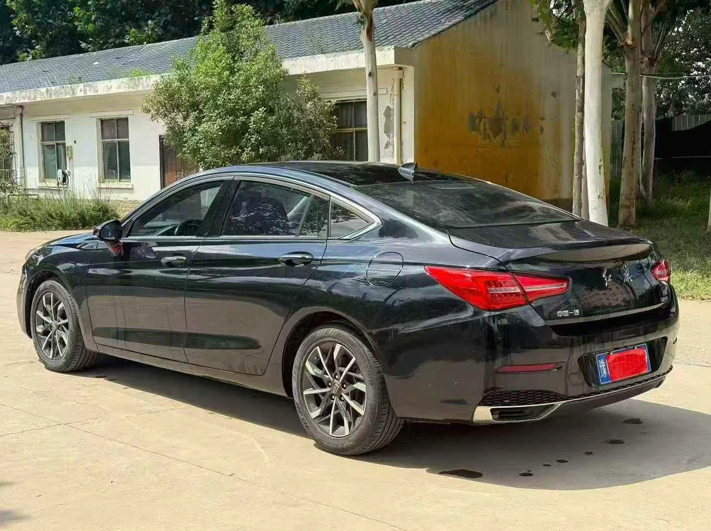 红旗H5 后面外观一