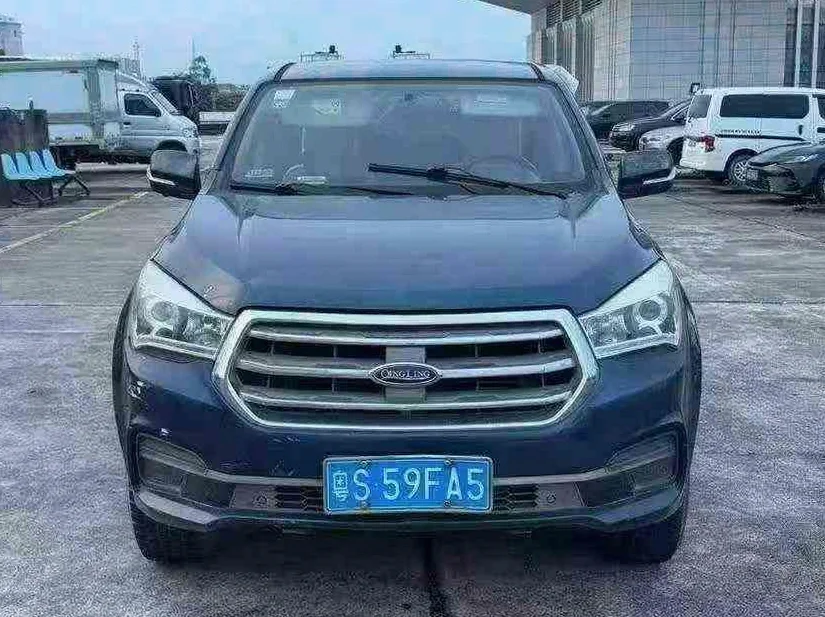 五十铃皮卡 正面外观二