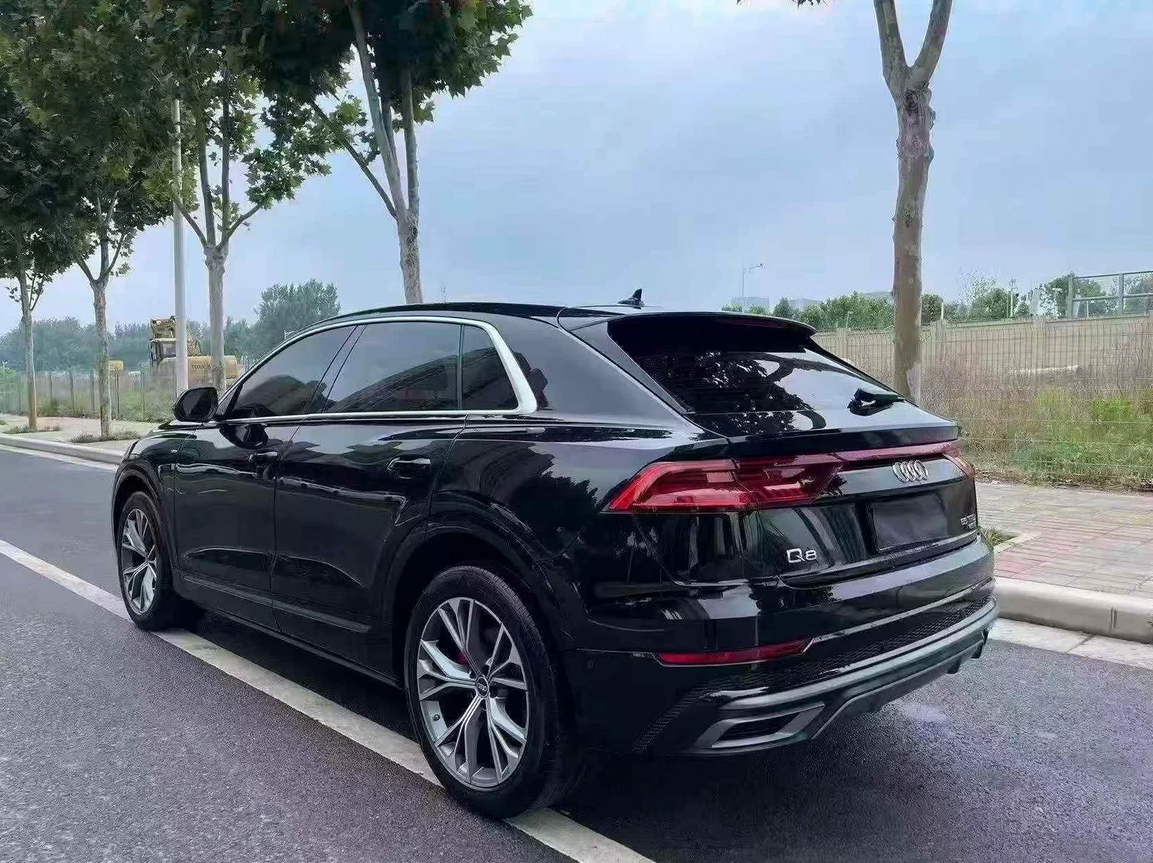 奥迪Q8 后面外观三