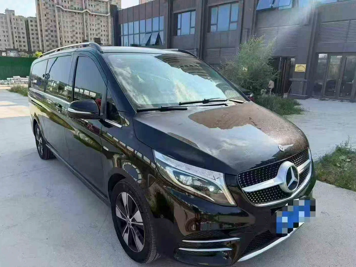 奔驰V 正面外观三