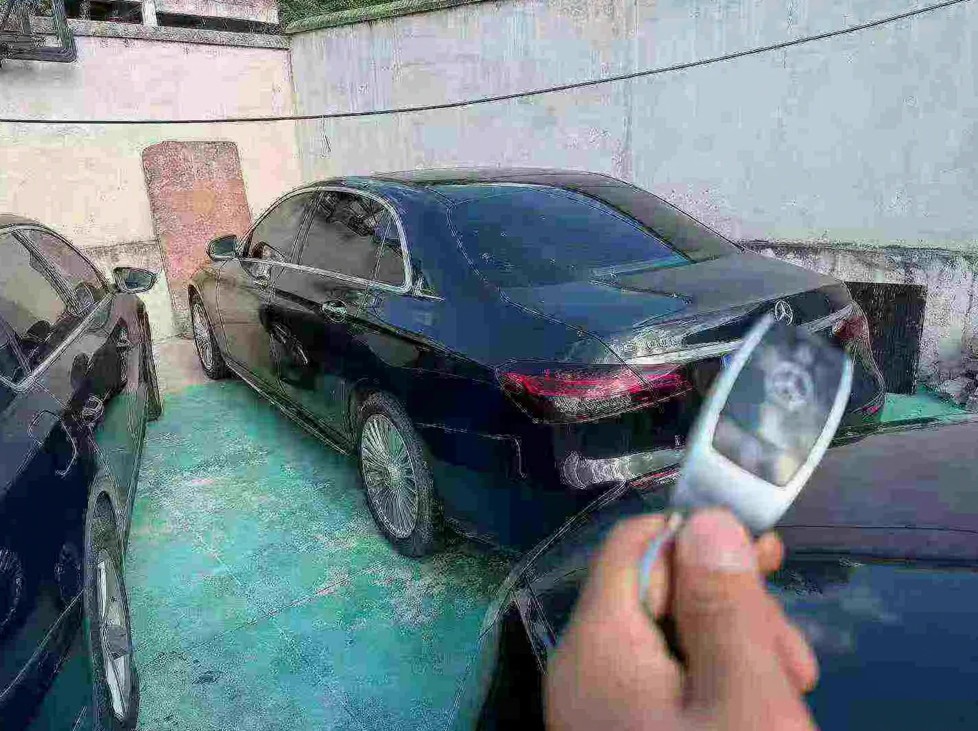 奔驰E 正面外观三