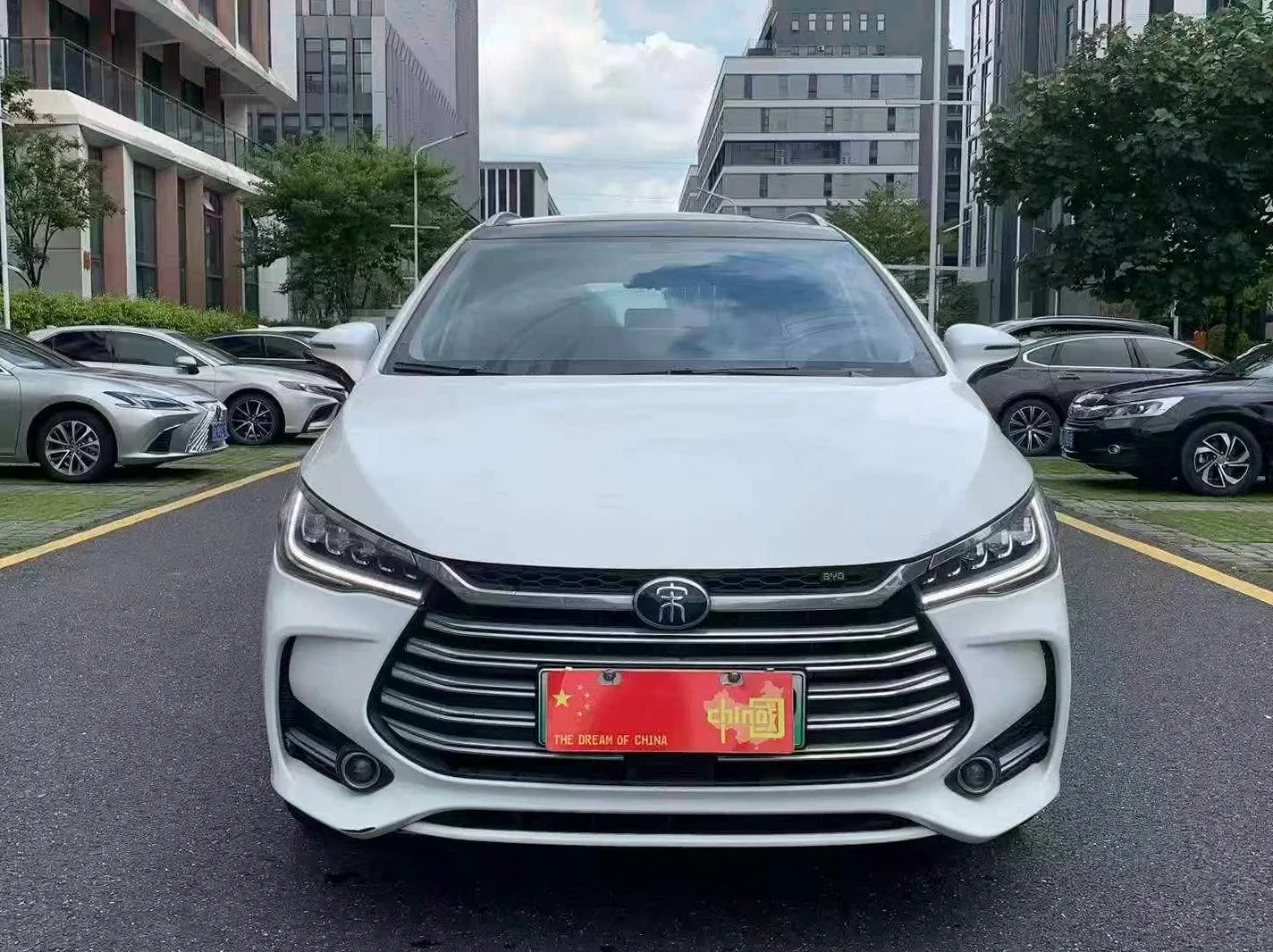 比亚迪宋MAX 正面外观二