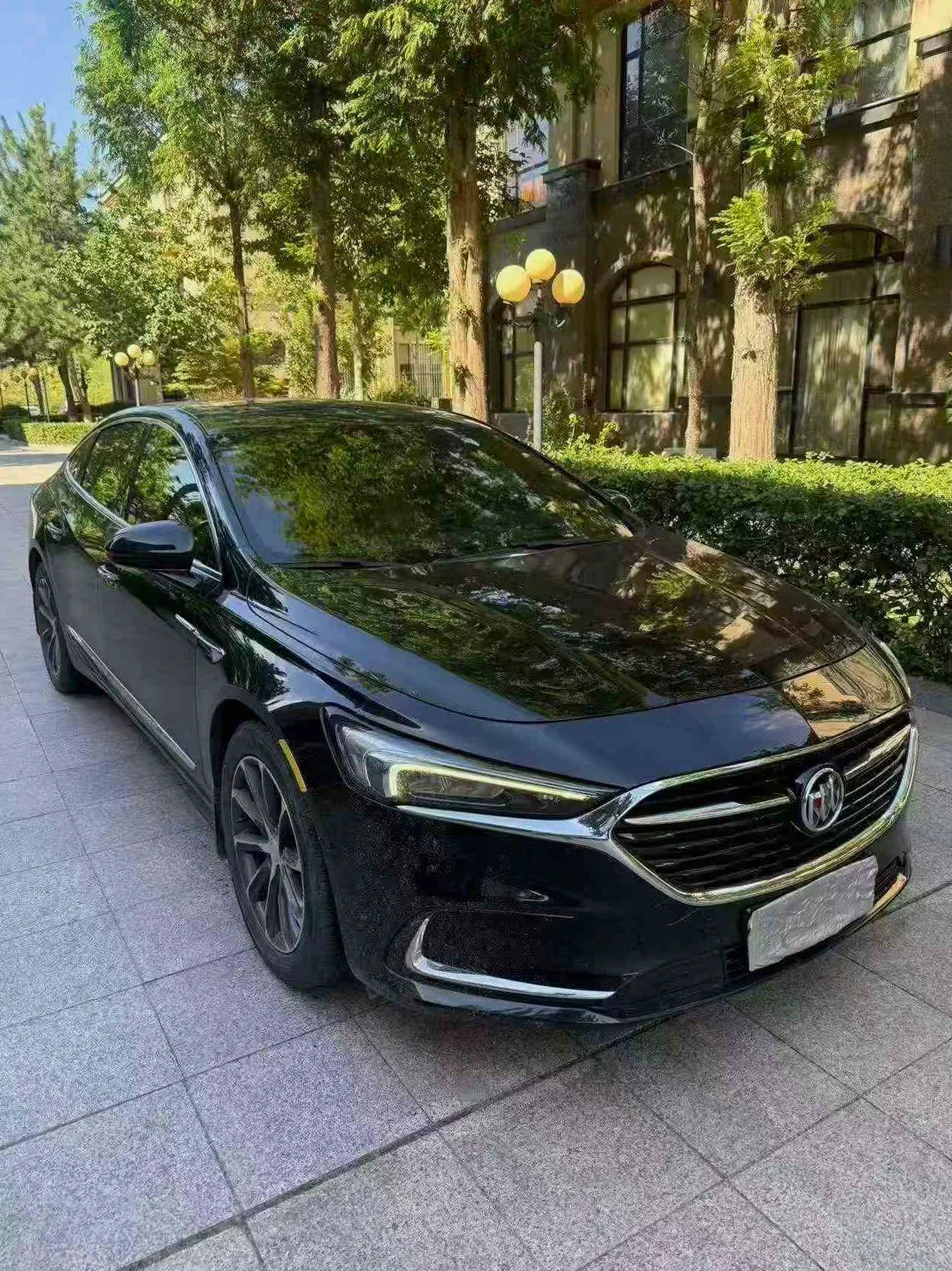 别克君越 后面外观一