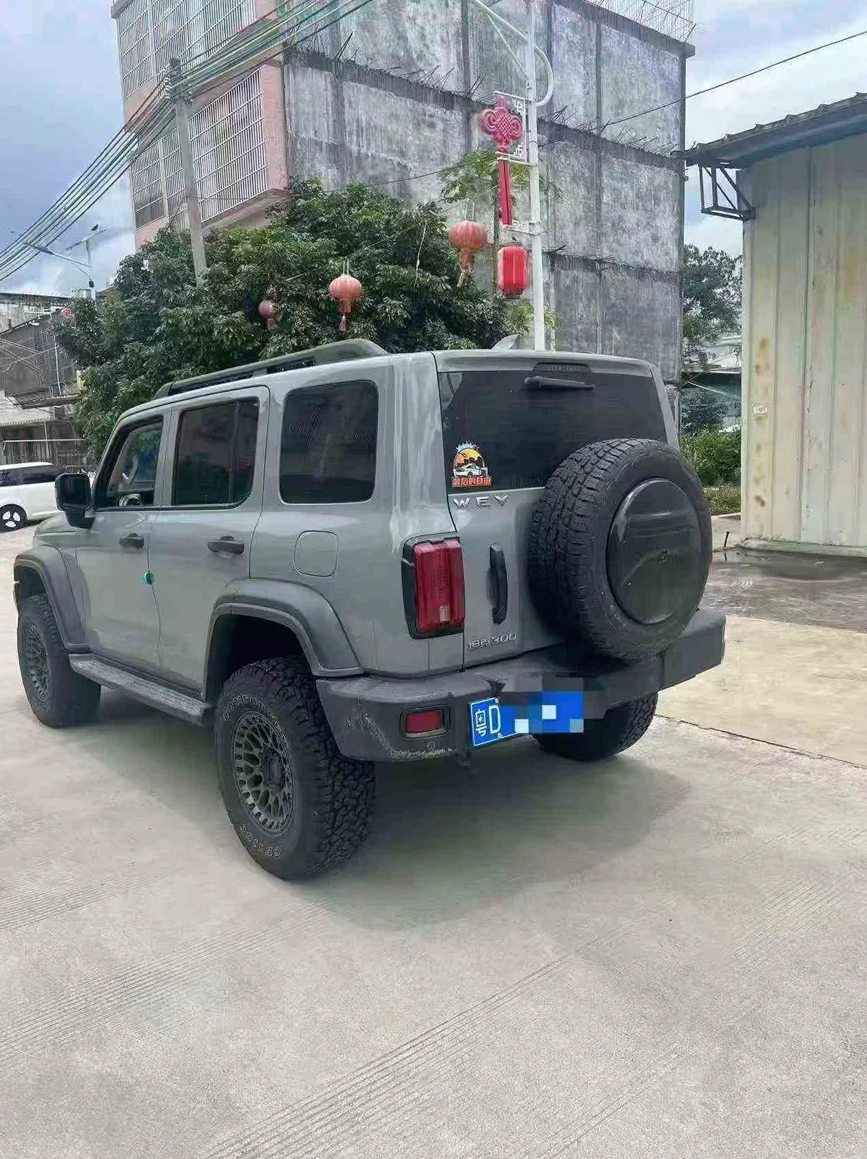 长城汽车300 后面外观一
