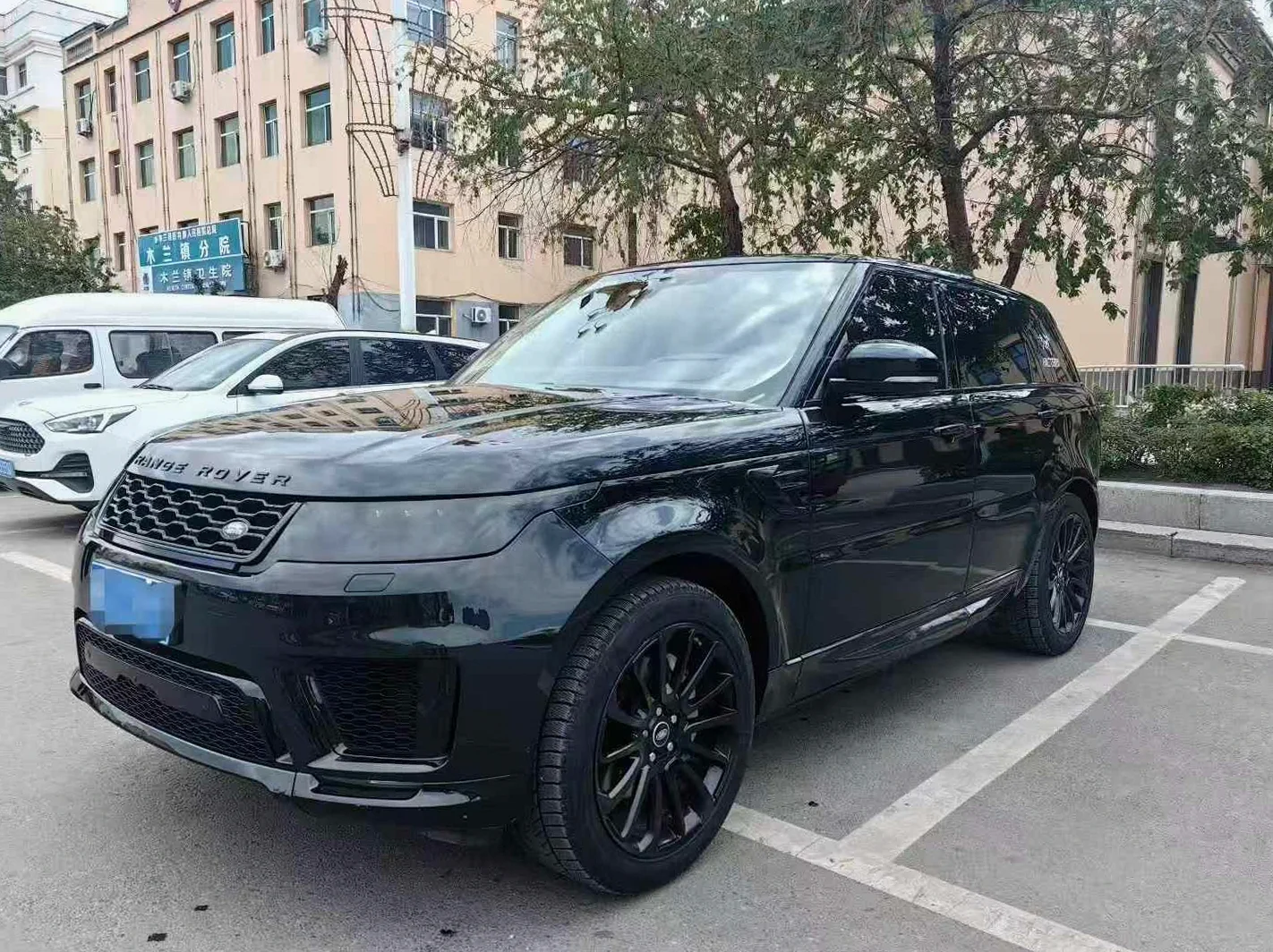 路虎揽胜运动 正面外观三