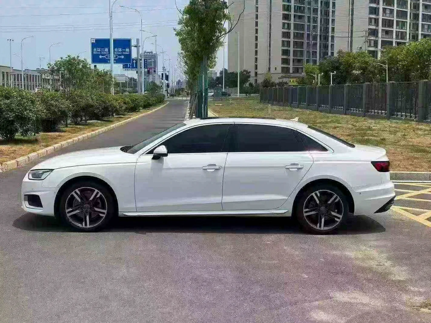 奥迪A4L 内饰后排