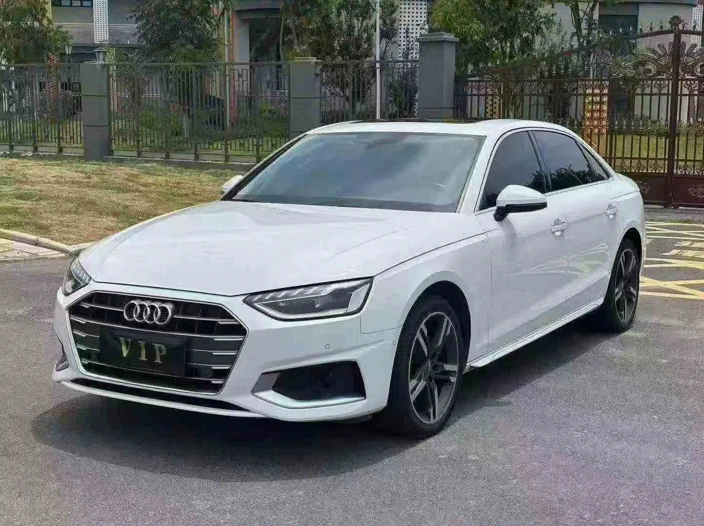 奥迪A4L 正面外观三