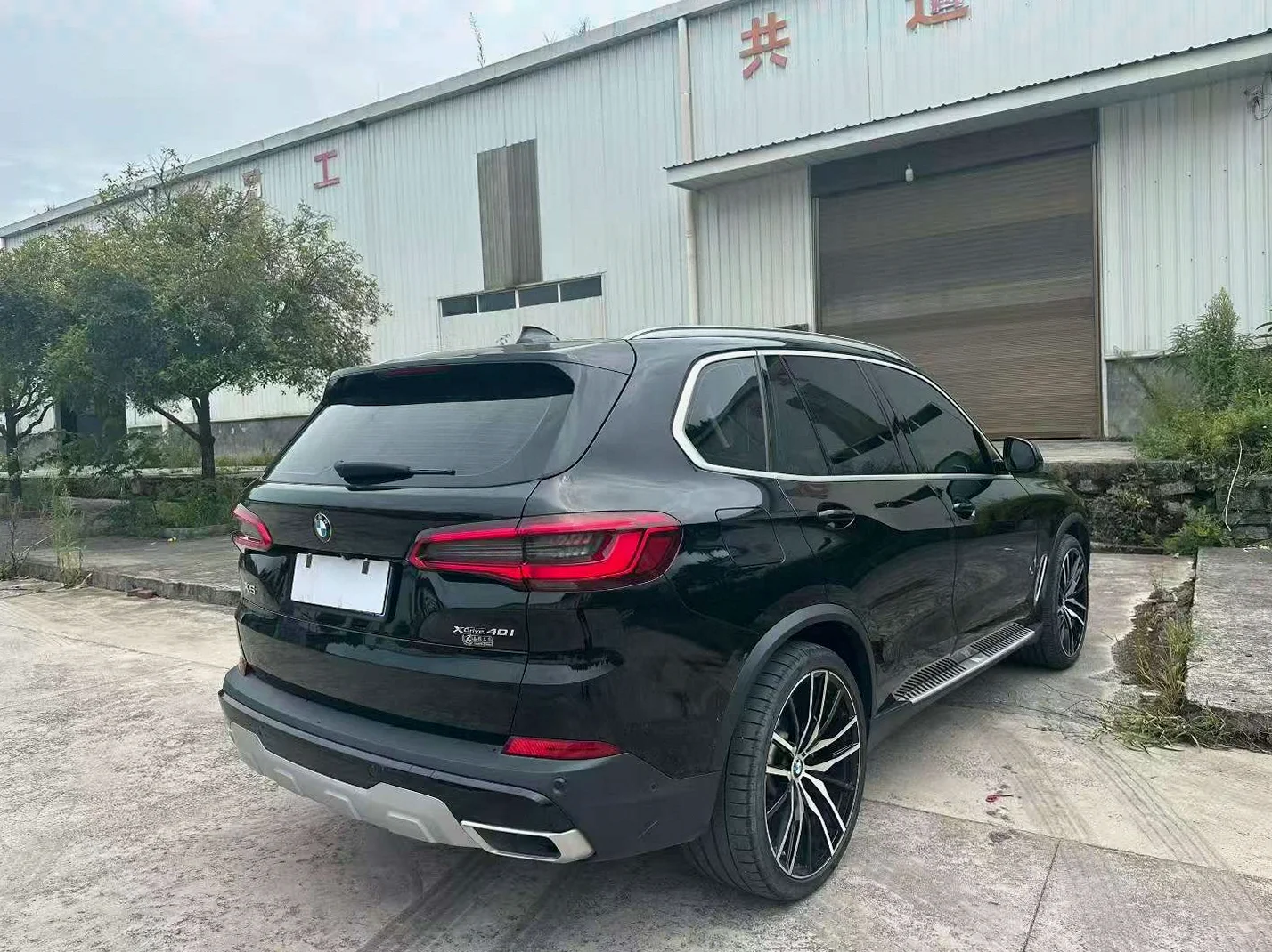 宝马X5 后面外观三