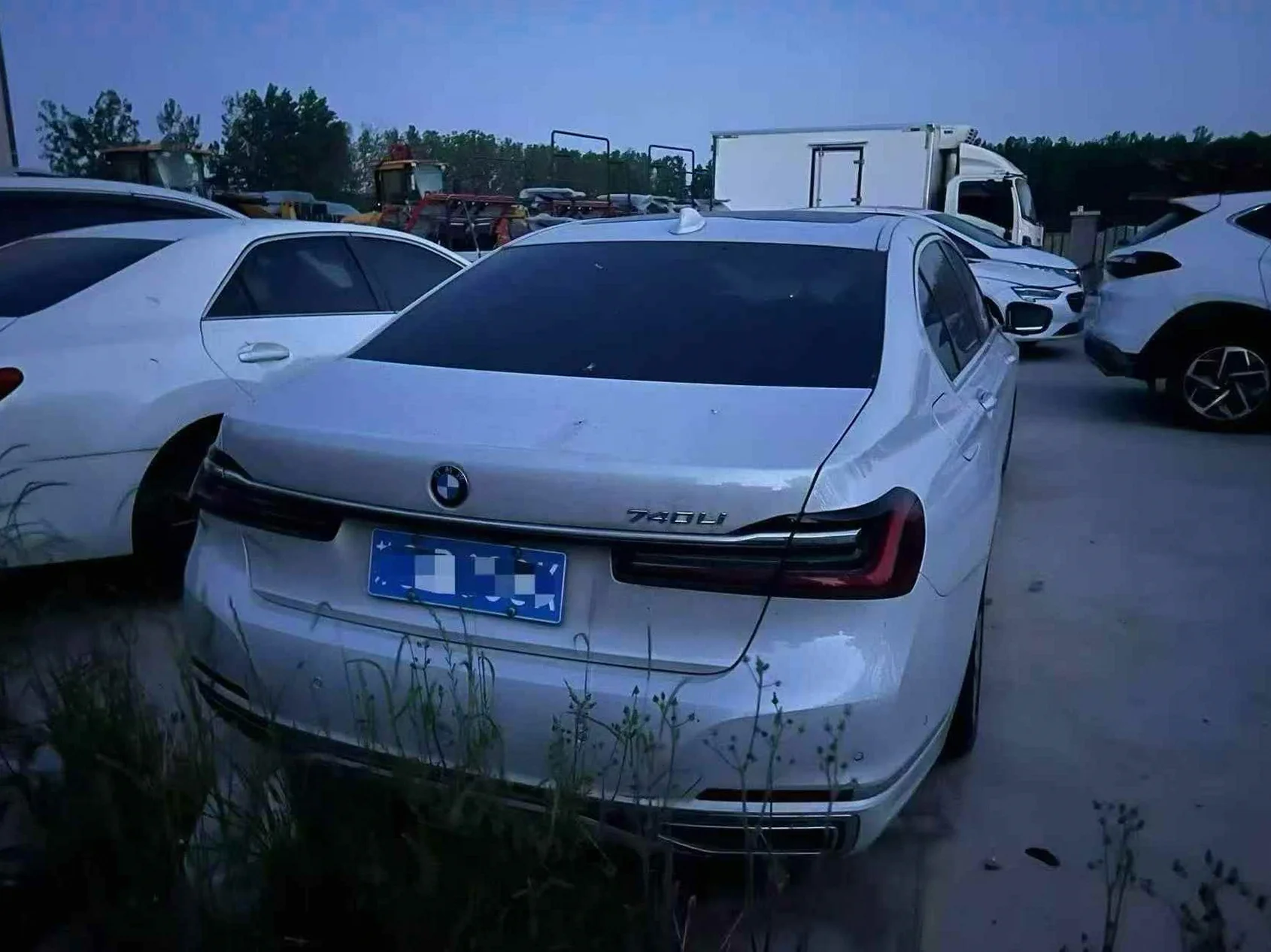 宝马7系 后面外观一