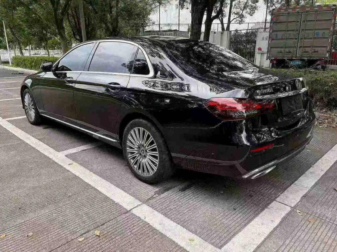 奔驰E 内饰前排