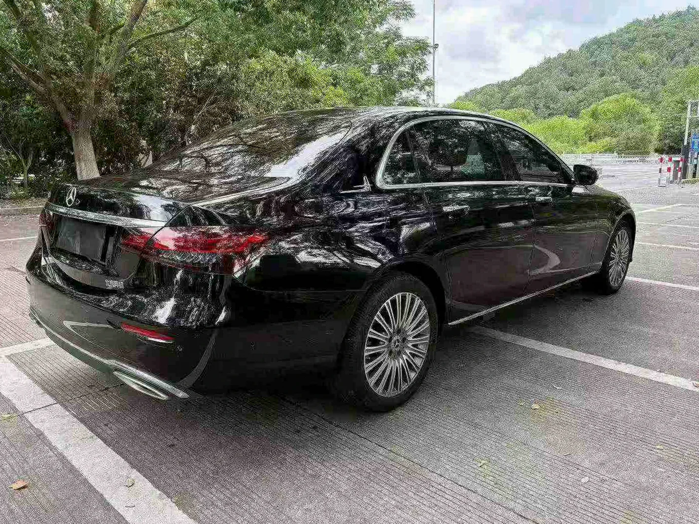 奔驰E 驾驶室