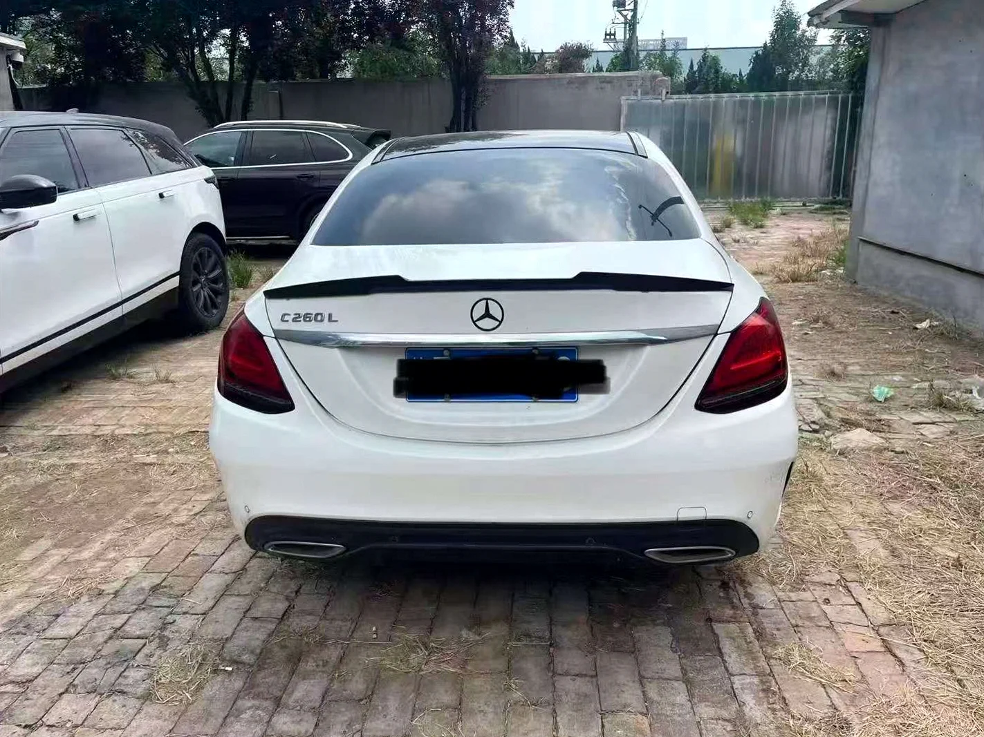 奔驰C 后面外观一