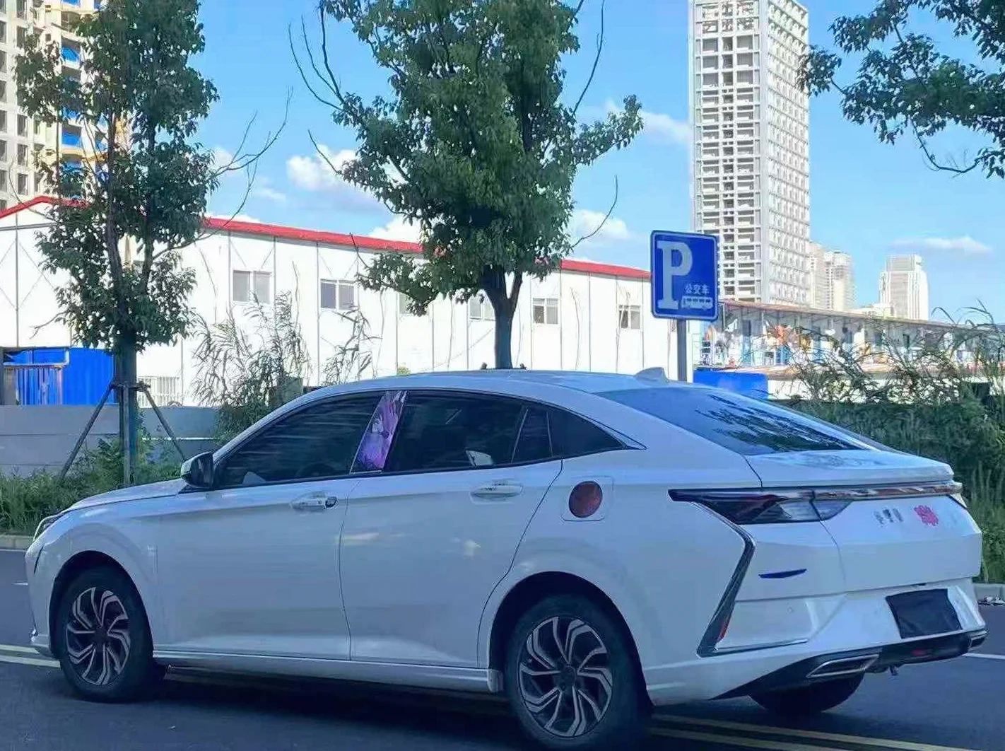 东风奕炫 后面外观一
