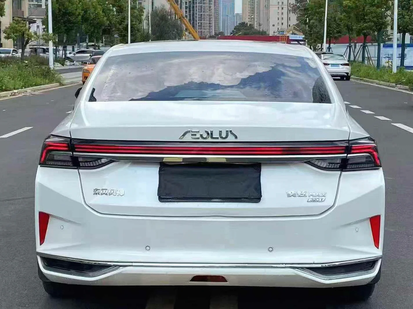 东风奕炫 后面外观二