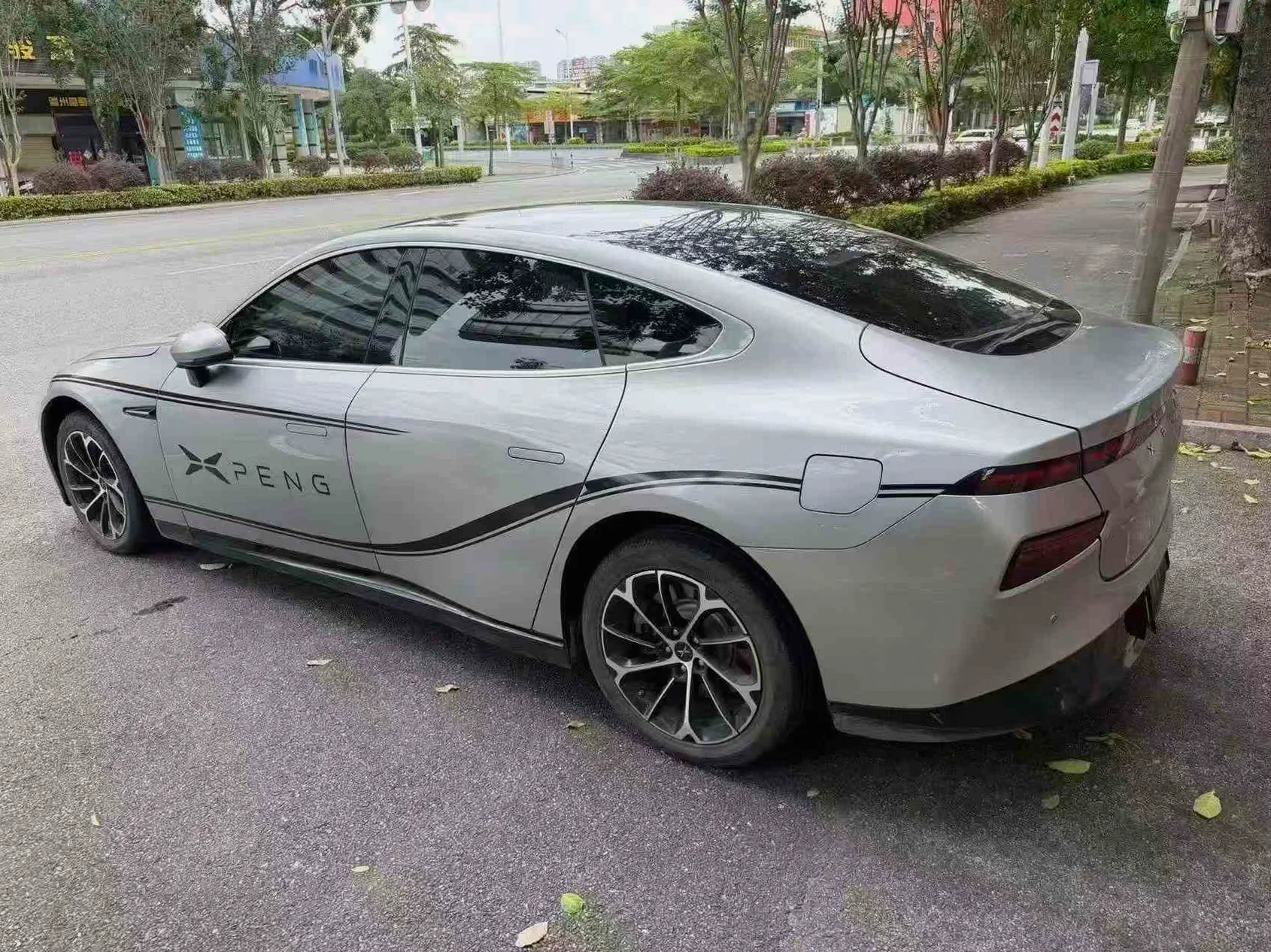 小鹏汽车p7 后面外观三