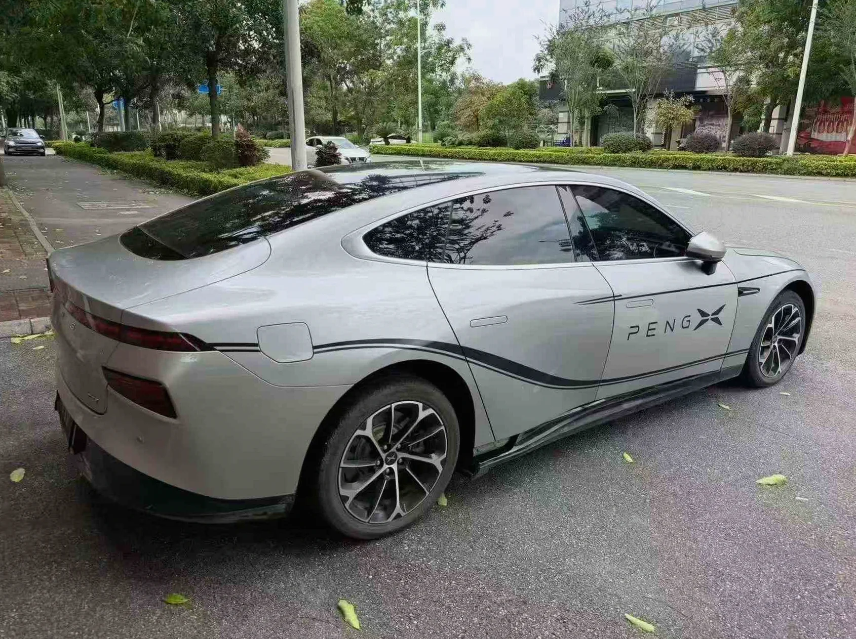 小鹏汽车p7 后面外观一