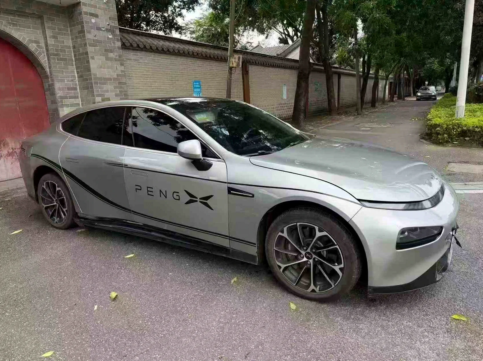 小鹏汽车p7 正面外观三