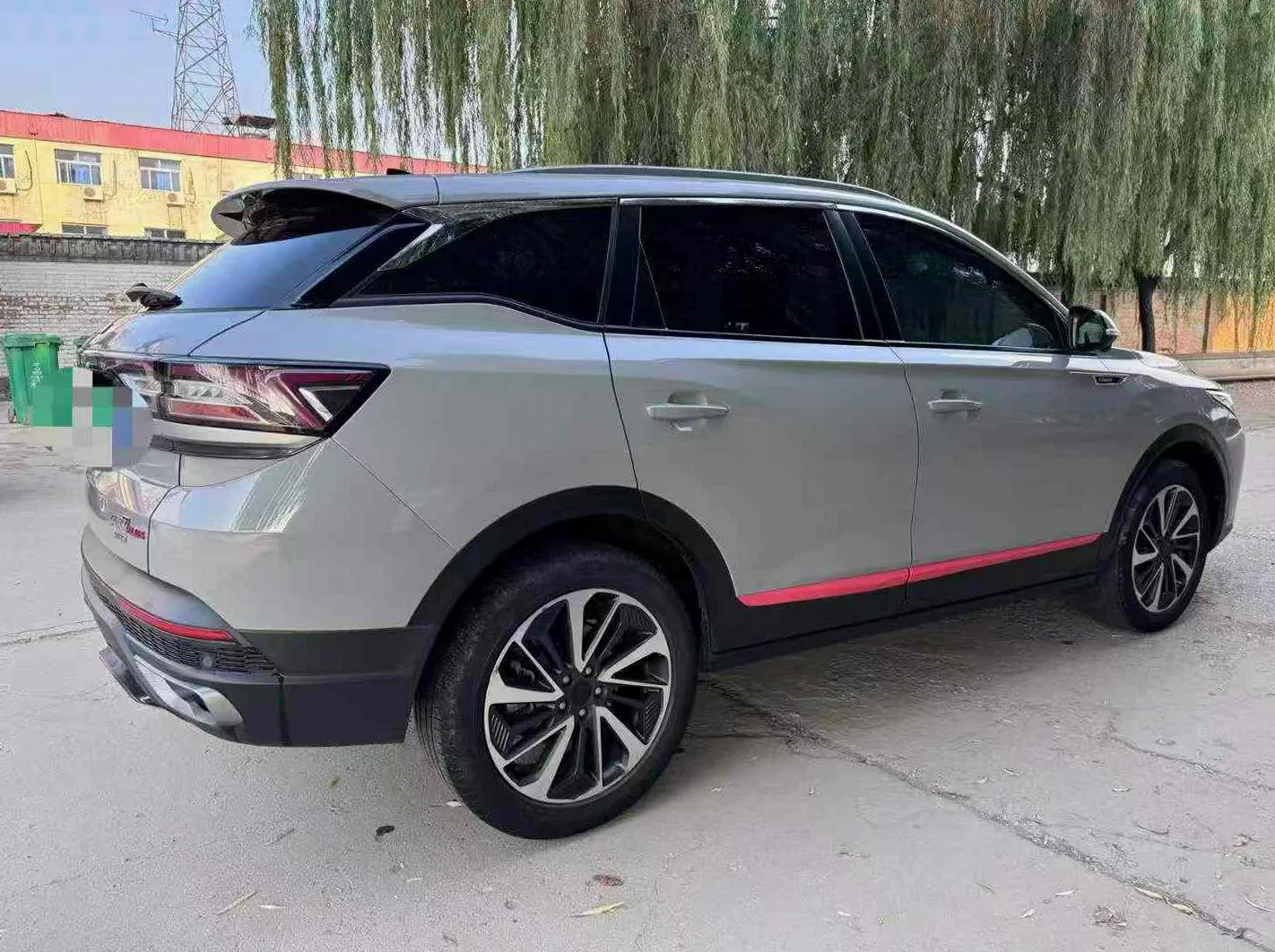 东风ax7 后面外观一