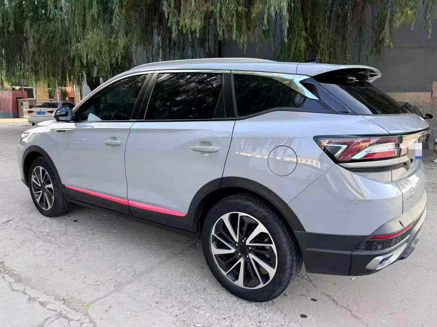 东风ax7 后面外观三