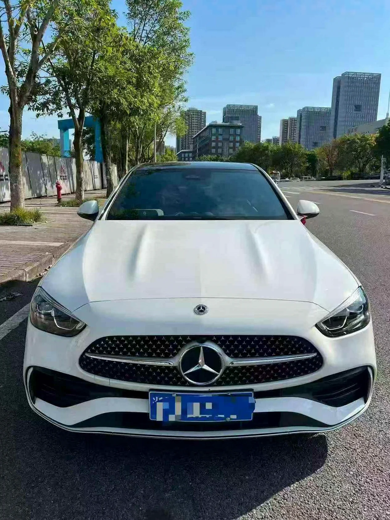 奔驰C 正面外观二