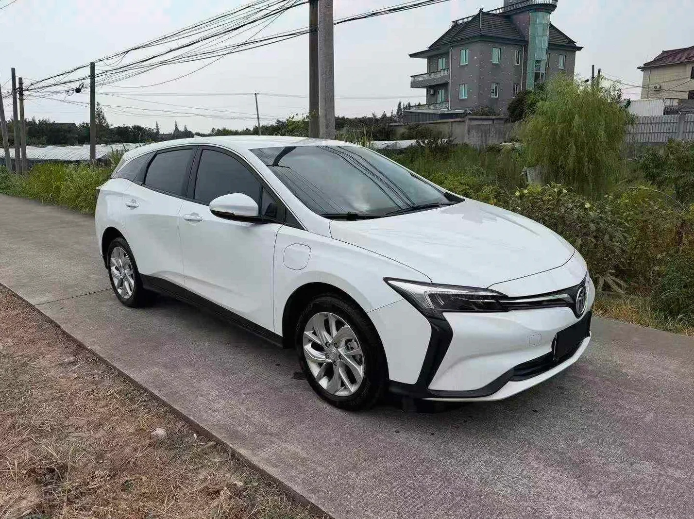 别克微蓝 正面外观三