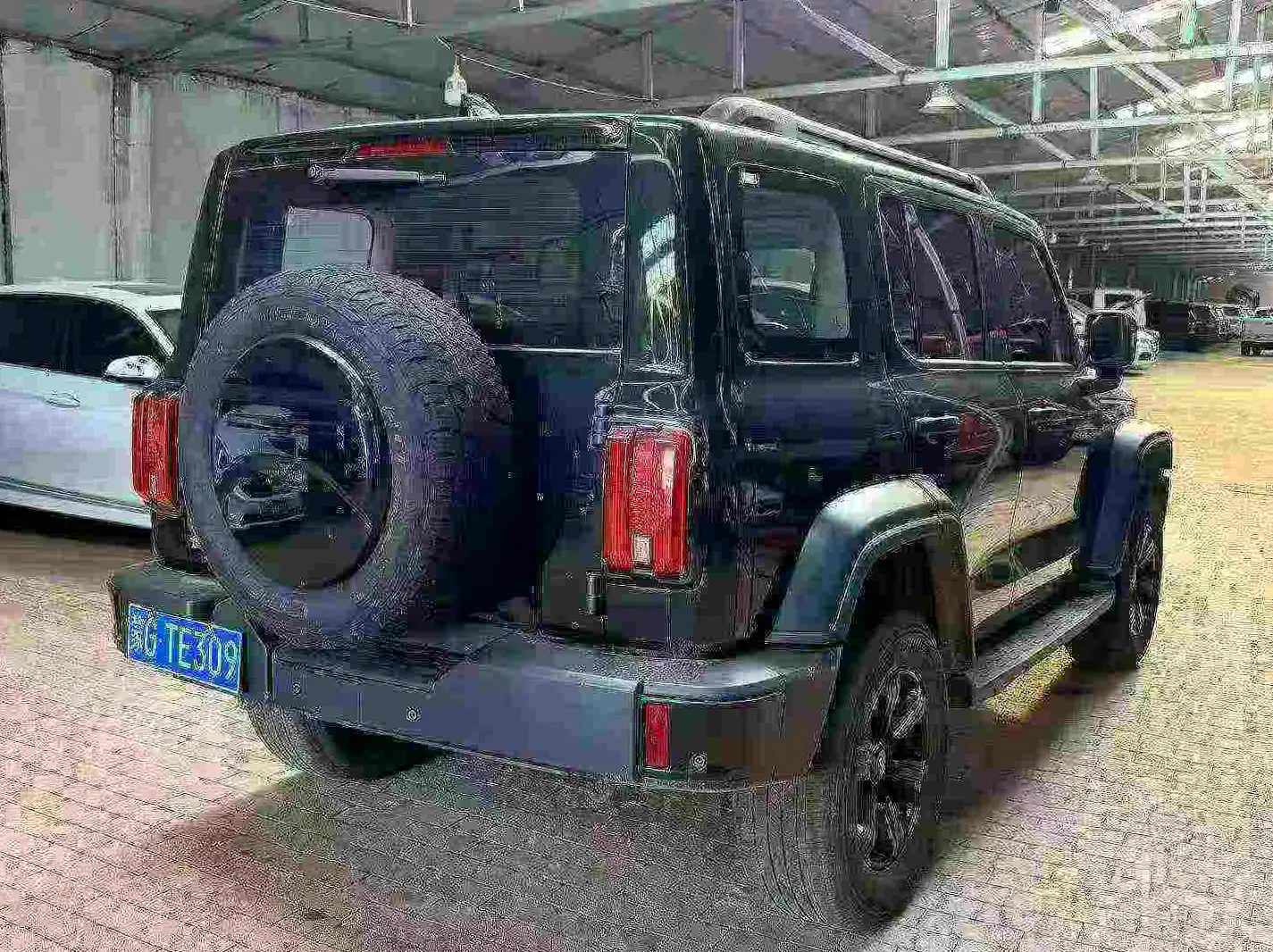 长城汽车300 后面外观二