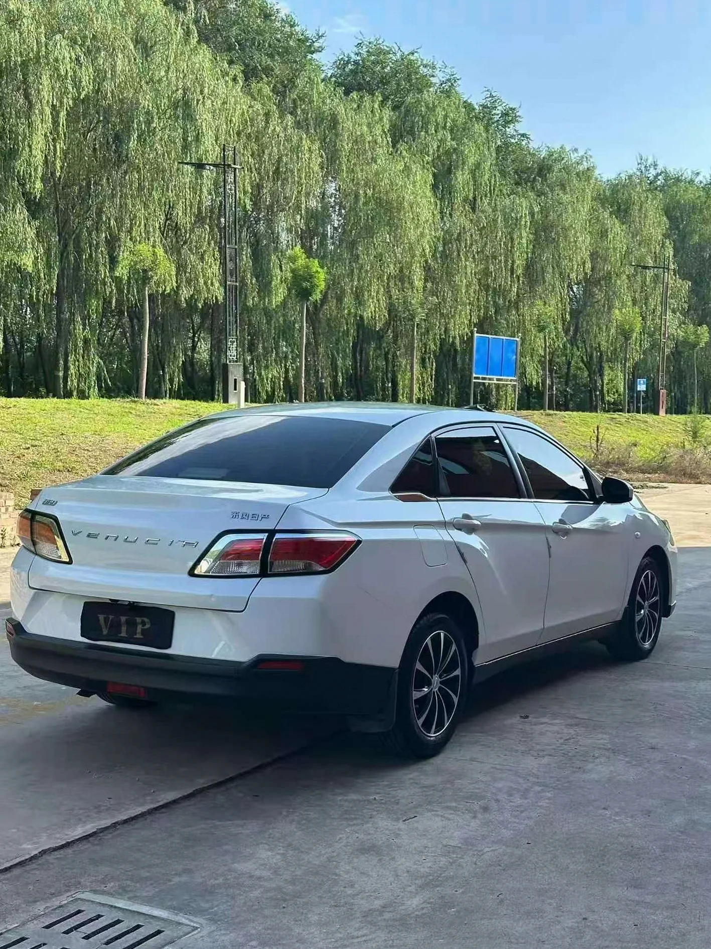 启辰D60 后面外观一