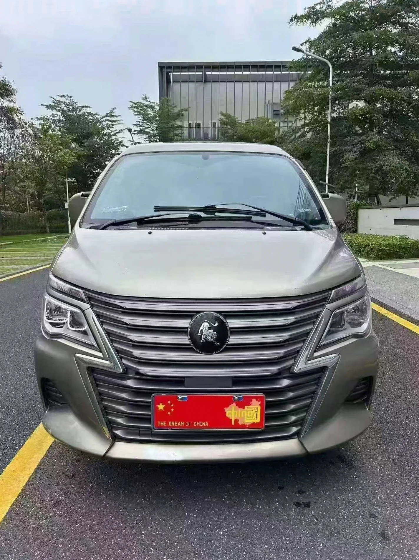 东风菱智 正面外观二
