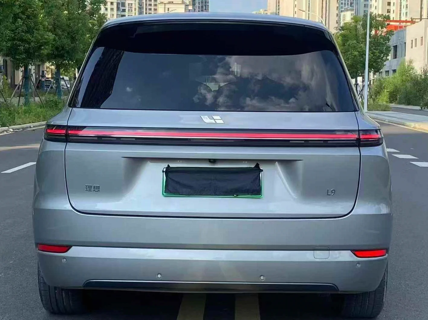 理想L9 后面外观二