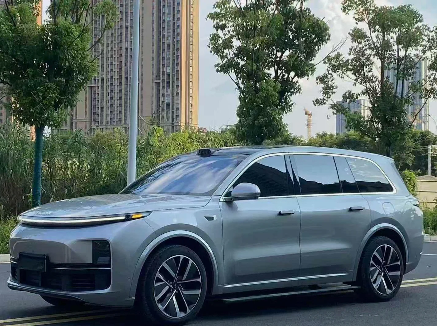 理想L9 正面外观三